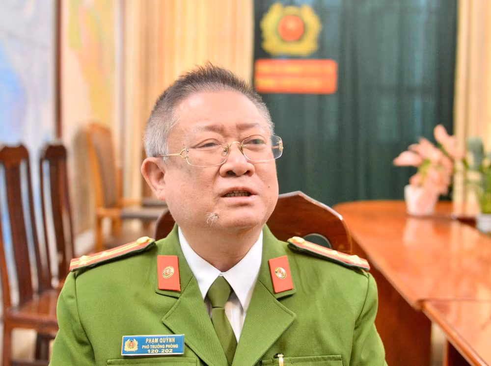 Thượng tá Phạm Quỳnh, Phó Trưởng Phòng Cảnh sát điều tra tội phạm về ma túy, Công an thành phố Hà Nội. Thượng tá Phạm Quỳnh, Phó Trưởng Phòng Cảnh sát điều tra tội phạm về ma túy, Công an thành phố Hà Nội.
