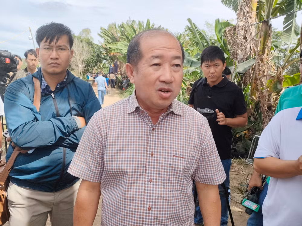 Ông Đoàn Tấn Bửu, Phó Chủ tịch Ủy ban nhân dân tỉnh Đồng Tháp trao đổi cùng phóng viên trưa 4/1. Ông Đoàn Tấn Bửu, Phó Chủ tịch Ủy ban nhân dân tỉnh Đồng Tháp trao đổi cùng phóng viên trưa 4/1.