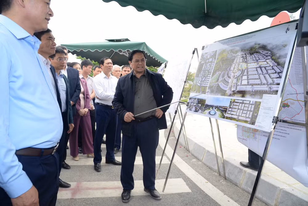 Thủ tướng Phạm Minh Chính kiểm tra các công trình dự án hạ tầng ở khu vực Đường 7 tháng 5 (thành phố Điện Biên Phủ). Thủ tướng Phạm Minh Chính kiểm tra các công trình dự án hạ tầng ở khu vực Đường 7 tháng 5 (thành phố Điện Biên Phủ).
