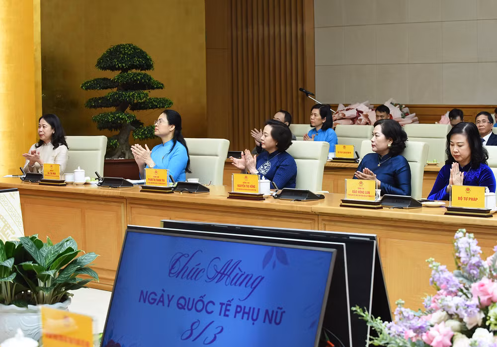 Các đại biểu tham dự buổi gặp mặt.