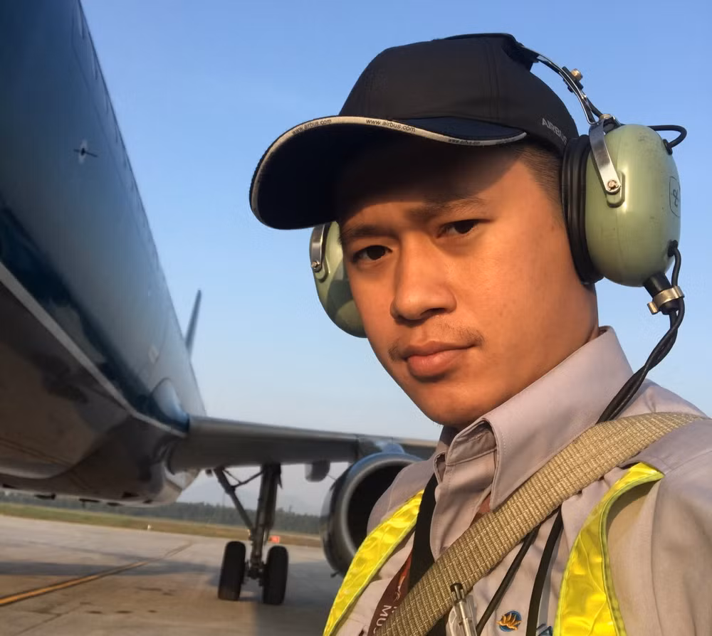 Kỹ sư Lê Thái Hồng Vinh - VAECO Đà Nẵng. Kỹ sư Lê Thái Hồng Vinh - VAECO Đà Nẵng.