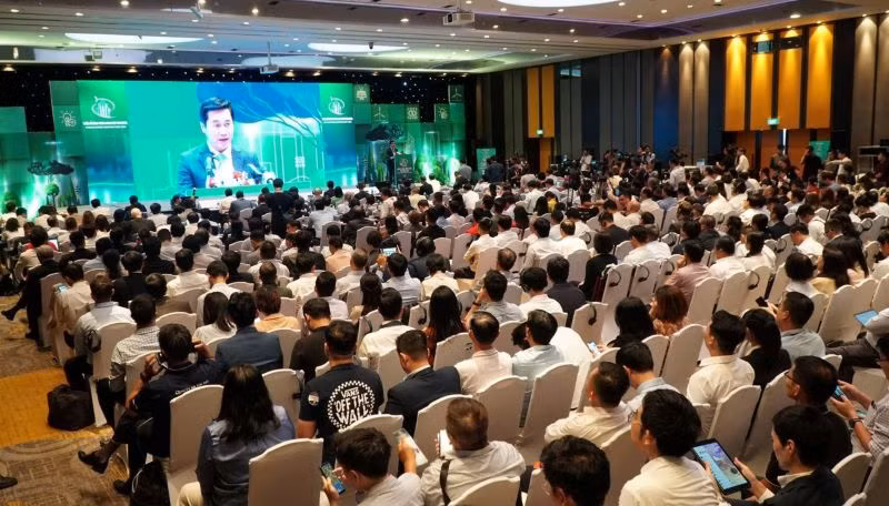 Khách mời tham gia Phiên toàn thể "Phát triển công trình xanh thúc đẩy chuyển đổi xanh ngành xây dựng: Cơ hội và thách thức".