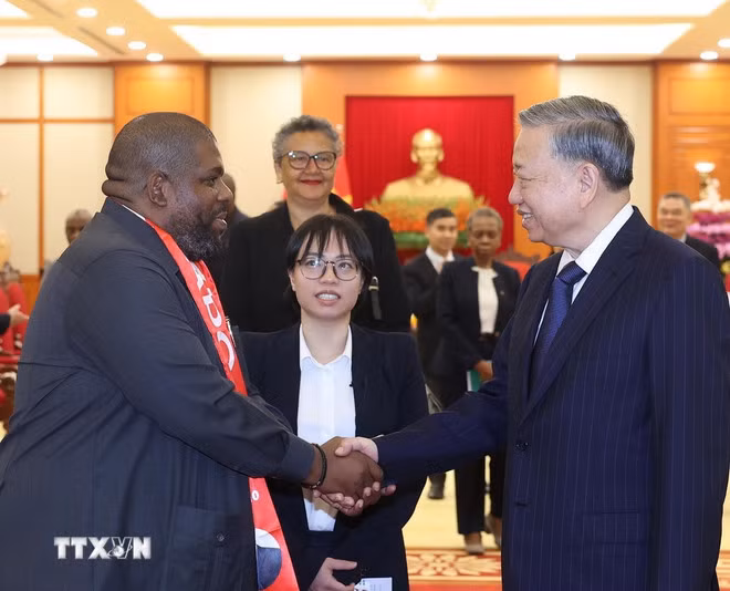 Tổng Bí thư Tô Lâm tiếp Tổng Thư ký Đảng Mặt trận giải phóng Mozambique (FRELIMO) Chakil Felizardo Aboobacar. (Ảnh: Thống Nhất/TTXVN). Tổng Bí thư Tô Lâm tiếp Tổng Thư ký Đảng Mặt trận giải phóng Mozambique (FRELIMO) Chakil Felizardo Aboobacar. (Ảnh: Thống Nhất/TTXVN).