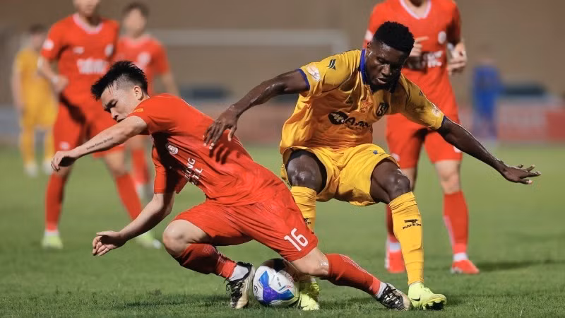 Kết thúc trận đấu, đội bóng Thể Công Viettel giành chiến thắng với tỷ số 1-0. (Ảnh: MINH QUYẾT-TTXVN) 