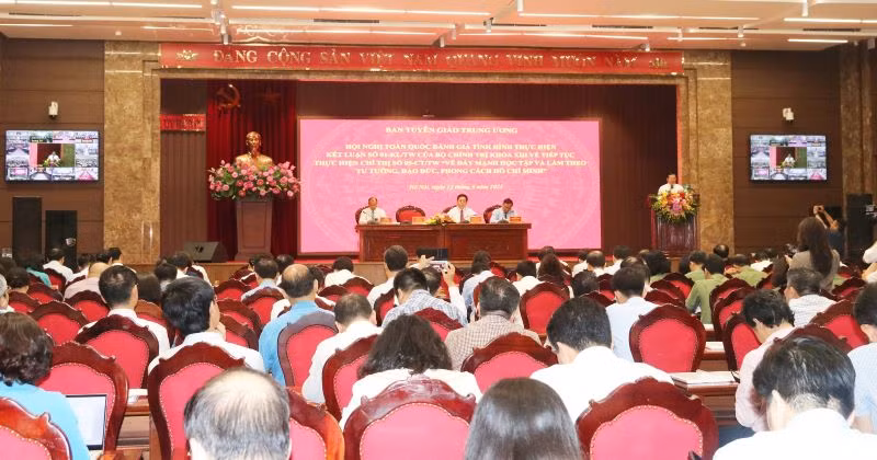 Toàn cảnh hội nghị.