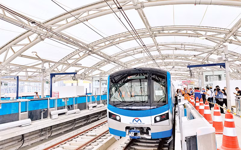 Tuyến metro số 1 Bến Thành-Suối Tiên chạy thử nghiệm toàn tuyến dài gần 20 km, chuẩn bị cho công tác khai thác, vận hành trong năm 2024.