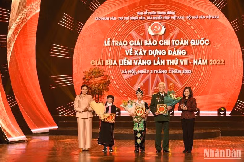 Lễ trao Giải báo chí toàn quốc về xây dựng Đảng (mang tên Búa liềm vàng) lần thứ VII - năm 2022. Ảnh: Duy Linh