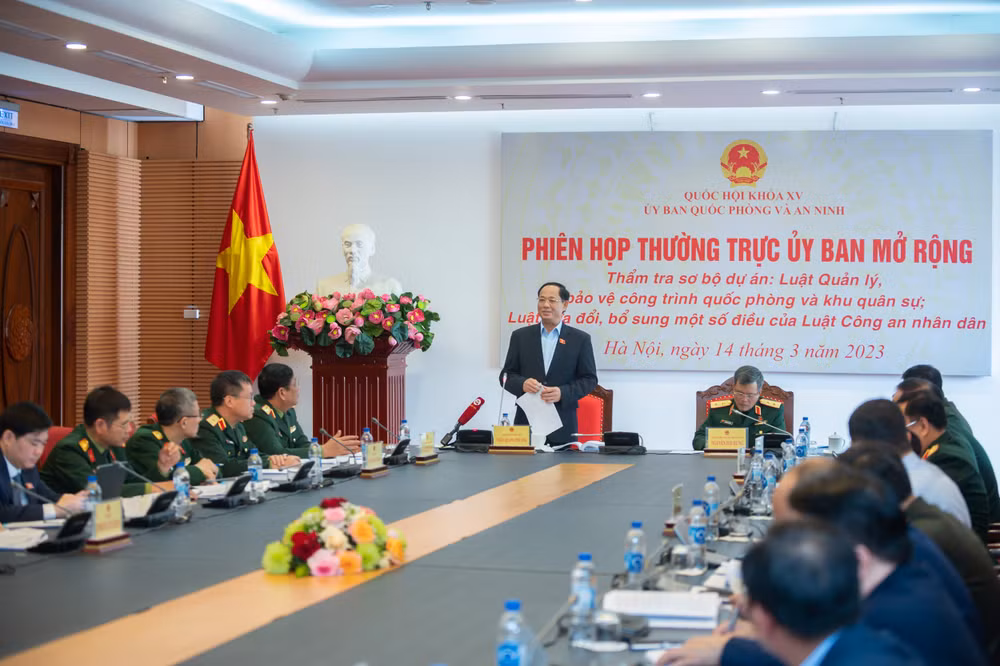 Ủy ban Quốc phòng và An ninh tổ chức phiên họp Thường trực Ủy ban mở rộng để thẩm tra sơ bộ Dự án Luật Quản lý, bảo vệ công trình quốc phòng và khu quân sự. Ủy ban Quốc phòng và An ninh tổ chức phiên họp Thường trực Ủy ban mở rộng để thẩm tra sơ bộ Dự án Luật Quản lý, bảo vệ công trình quốc phòng và khu quân sự.