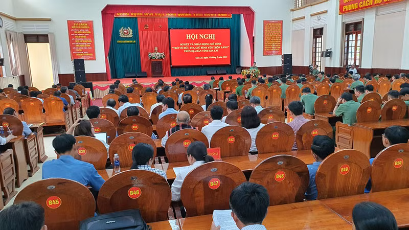 Toàn cảnh hội nghị.