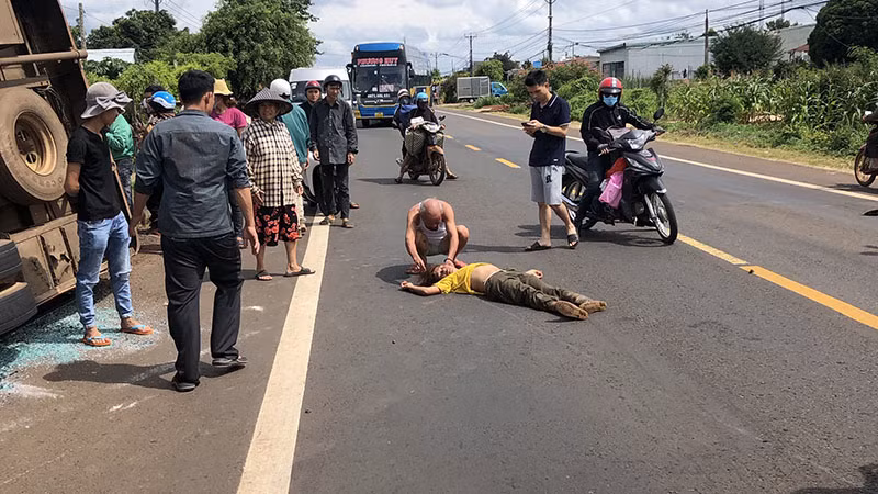 Vụ tai nạn làm 18 người bị thương. Vụ tai nạn làm 18 người bị thương.