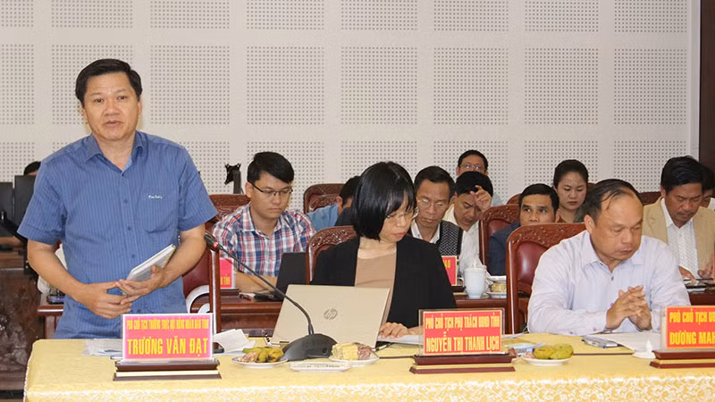 Đại biểu tham gia ý kiến tại buổi làm việc.