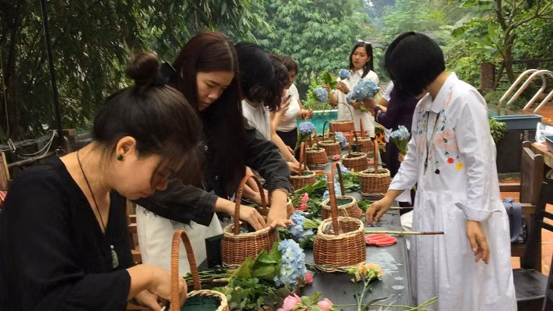 Nhiều người có nhu cầu học cắm hoa dịp Tết.