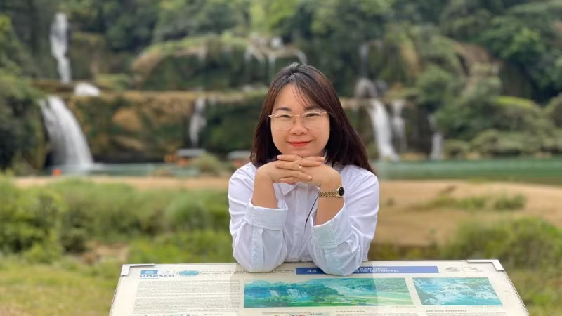 Nhà thơ Phùng Thị Hương Ly.