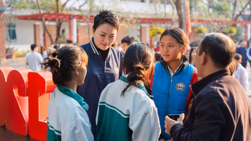 Đón học sinh vùng cao về Thủ đô vui Tết.