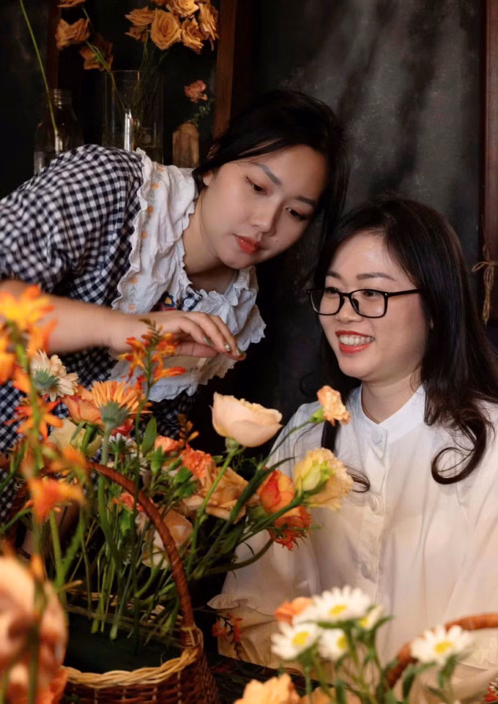 Mỗi sắc hoa đều mang một câu chuyện về hoài niệm.