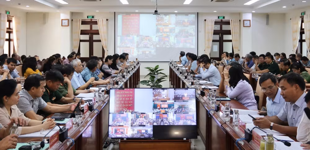 Quang cảnh Hội nghị chuyên đề “Đổi mới, nâng cao chất lượng sinh hoạt chi bộ”. Quang cảnh Hội nghị chuyên đề “Đổi mới, nâng cao chất lượng sinh hoạt chi bộ”.