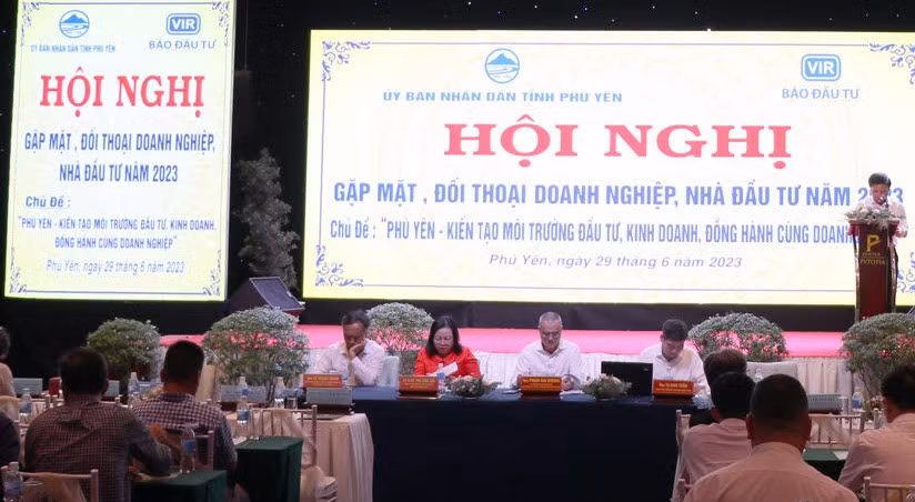 Quang cảnh hội nghị gặp mặt đối thoại doanh nghiệp, nhà đầu tư.