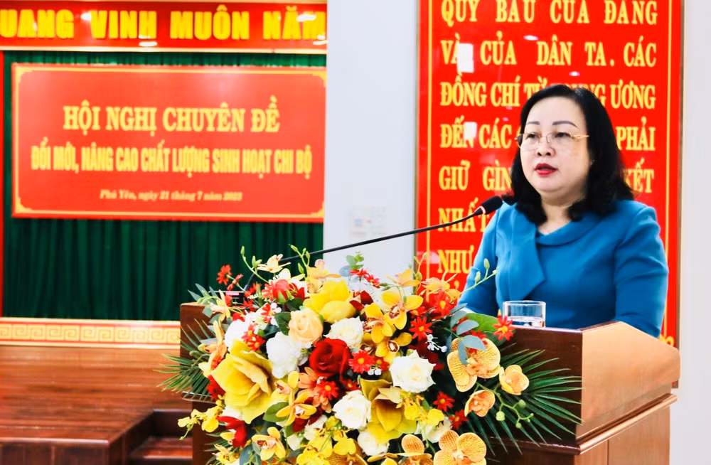 Đồng chí Cao Thị Hòa An, Phó Bí thư Thường trực Tỉnh ủy, Chủ tịch HĐND tỉnh Phú Yên phát biểu chỉ đạo tại Hội nghị. Đồng chí Cao Thị Hòa An, Phó Bí thư Thường trực Tỉnh ủy, Chủ tịch HĐND tỉnh Phú Yên phát biểu chỉ đạo tại Hội nghị.