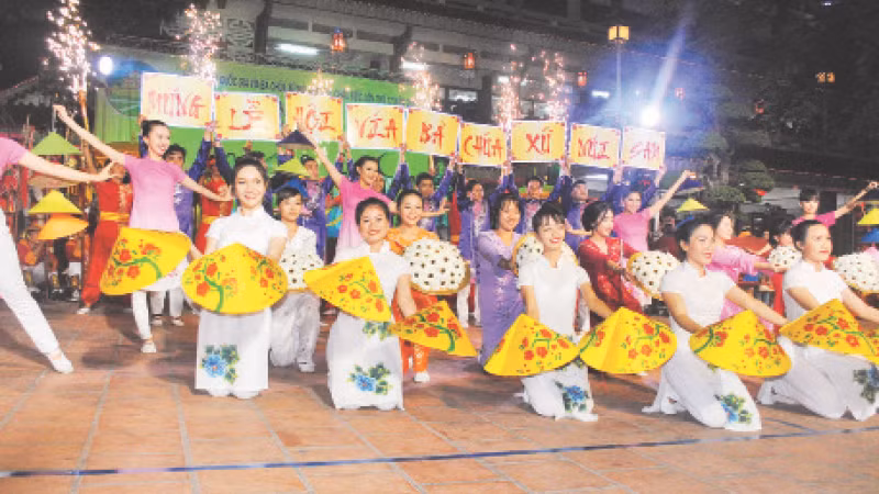 Biểu diễn văn hóa nghệ thuật tại lễ hội. Biểu diễn văn hóa nghệ thuật tại lễ hội.