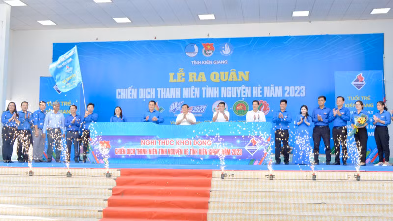 Nghi thức khởi động Chiến dịch Thanh niên tình nguyện hè tỉnh Kiên Giang năm 2023.