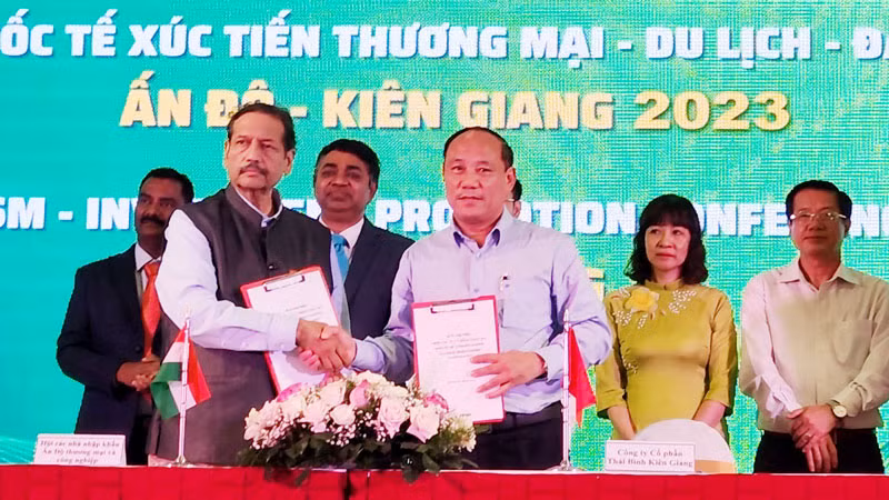 Hội doanh nghiệp Ấn Độ và doanh nghiệp Kiên Giang ký biên bản ghi nhớ phát triển một số lĩnh vực: giày da, giáo dục, thủy sản và du lịch. Hội doanh nghiệp Ấn Độ và doanh nghiệp Kiên Giang ký biên bản ghi nhớ phát triển một số lĩnh vực: giày da, giáo dục, thủy sản và du lịch.
