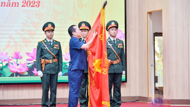Trao Huân chương Bảo vệ Tổ quốc hạng Ba cho Đảng bộ, chính quyền, nhân dân và lực lượng vũ trang tỉnh Kiên Giang.