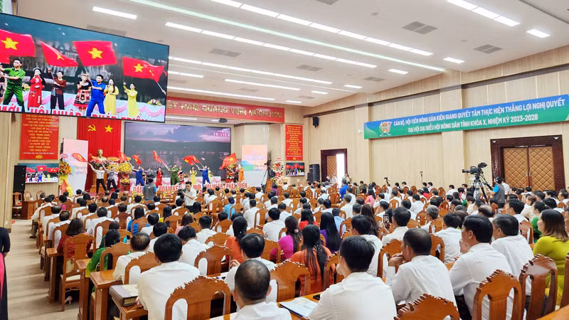 Biểu diễn văn nghệ chào mừng Đại hội.