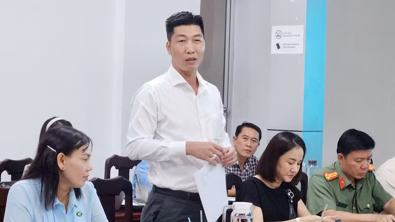 Phó Chủ tịch Ủy ban nhân dân thành phố Phú Quốc Nguyễn Lê Quốc Toàn trả lời báo chí.