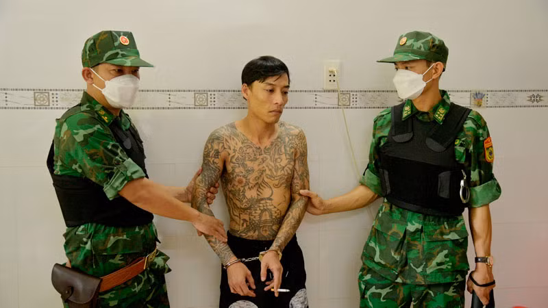 Đối tượng Nguyễn Hồ Ngọc Vinh trong đường dây sản xuất, mua bán, vận chuyển trái phép vũ khí bị lực lượng Bộ đội Biên phòng Kiên Giang bắt giữ.