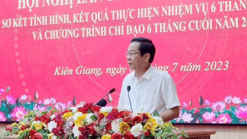 Bí thư Tỉnh ủy Kiên Giang Đỗ Thanh Bình phát biểu tại hội nghị.