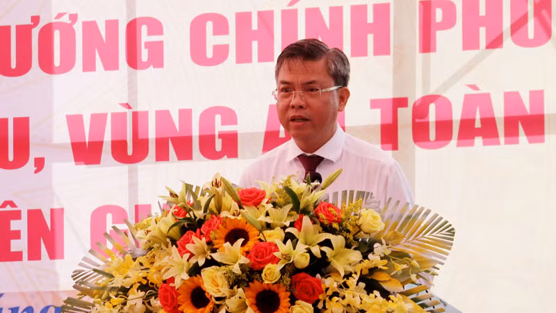 Phó Chủ tịch Ủy ban nhân dân tỉnh Kiên Giang Nguyễn Lưu Trung phát biểu tại buổi lễ. Phó Chủ tịch Ủy ban nhân dân tỉnh Kiên Giang Nguyễn Lưu Trung phát biểu tại buổi lễ.