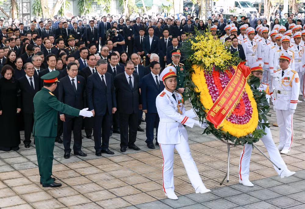 Toàn cảnh Lễ viếng Tổng Bí thư Nguyễn Phú Trọng: Trang nghiêm và xúc động ảnh 49 Toàn cảnh Lễ viếng Tổng Bí thư Nguyễn Phú Trọng: Trang nghiêm và xúc động ảnh 49