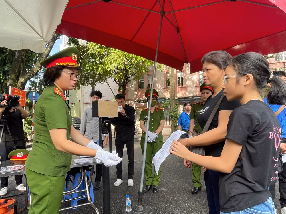 Toàn cảnh Lễ viếng Tổng Bí thư Nguyễn Phú Trọng: Trang nghiêm và xúc động ảnh 13 Toàn cảnh Lễ viếng Tổng Bí thư Nguyễn Phú Trọng: Trang nghiêm và xúc động ảnh 13