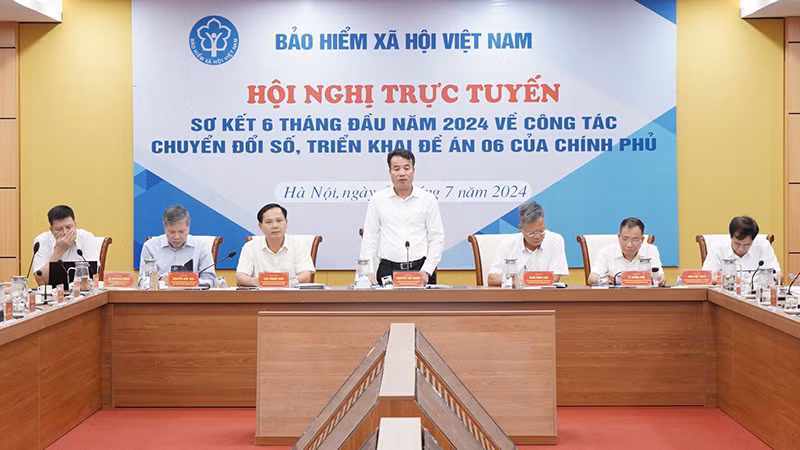 Tổng Giám đốc Bảo hiểm xã hội Việt Nam phát biểu tại hội nghị.