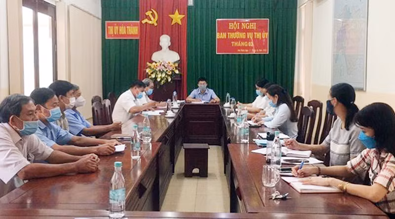 Cuộc họp định kỳ của Chi ủy Chi bộ Văn phòng Thị ủy Hòa Thành.