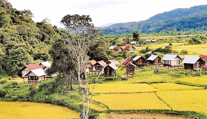 Người Bahnar, Jrai sinh sống tại vùng đệm.