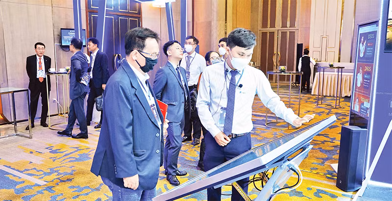 Giới thiệu các giải pháp chuyển đổi số năm 2022 tại thành phố.