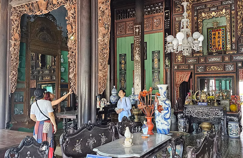 Không gian nội thất nhà cổ Bình Thủy. (Ảnh HOÀNG PHAN) Không gian nội thất nhà cổ Bình Thủy. (Ảnh HOÀNG PHAN)