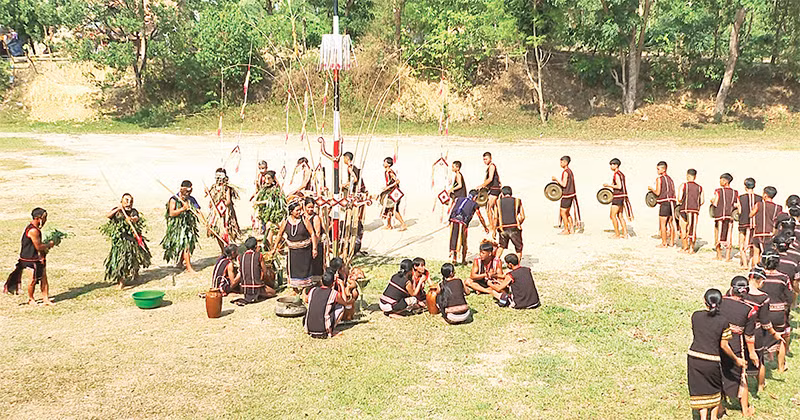 Biểu diễn chiêng, xoang trong ngày lễ hội.