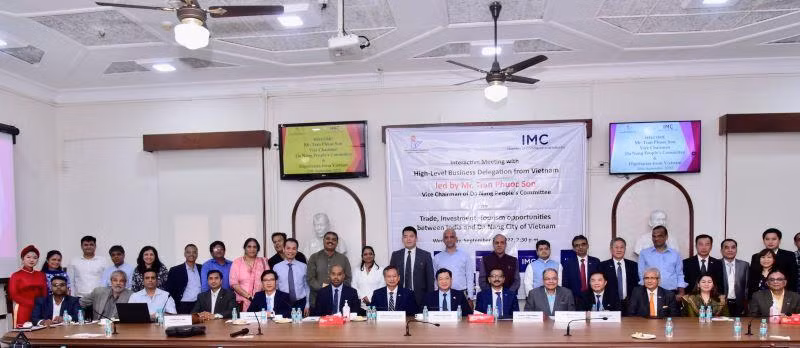 Đoàn lãnh đạo thành phố Đà Nẵng dự hội nghị xúc tiến hợp tác đầu tư thương mại, du lịch tại Mumbai (Ấn Độ). Ảnh: Quang Cường