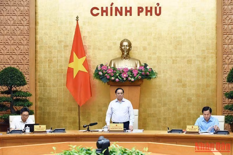 Tại Hội nghị Thủ tướng Phạm Minh Chính gửi lời thăm hỏi, chia buồn sâu sắc đến các gia đình có người bị nạn, chia sẻ với những khó khăn, mất mát, vất vả của cấp ủy, chính quyền địa phương và các hộ dân bị ảnh hưởng do đợt bão, lũ vừa qua.