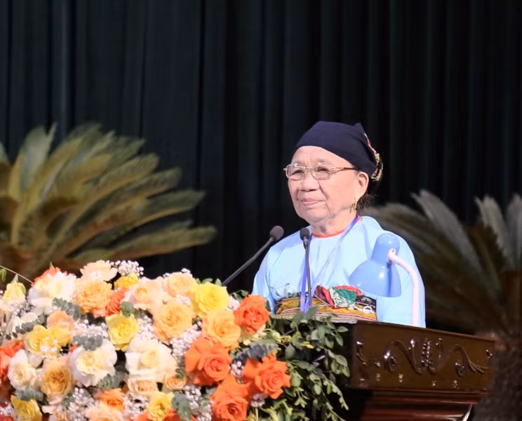 Người có uy tín ở huyện miền núi Quan Hóa tham luận tại hội nghị. Người có uy tín ở huyện miền núi Quan Hóa tham luận tại hội nghị.