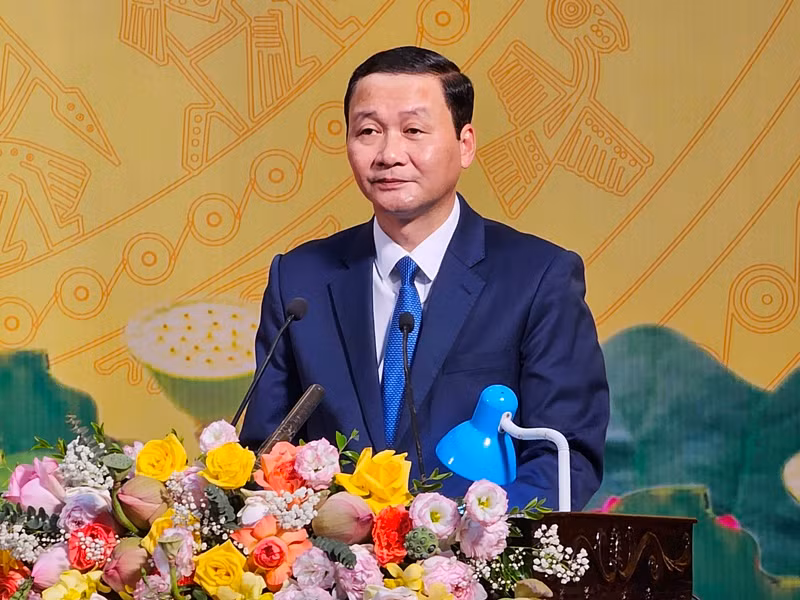 Lãnh đạo tỉnh Thanh Hóa trình bày diễn văn kỷ niệm 75 năm ngày Chủ tịch Hồ Chí Minh ra Lời kêu gọi thi đua ái quốc. Lãnh đạo tỉnh Thanh Hóa trình bày diễn văn kỷ niệm 75 năm ngày Chủ tịch Hồ Chí Minh ra Lời kêu gọi thi đua ái quốc.