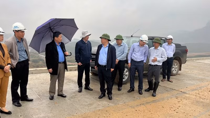 Đoàn công tác kiểm tra tiến độ dự án Hồ Cánh Tạng. Đoàn công tác kiểm tra tiến độ dự án Hồ Cánh Tạng.