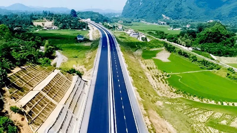 Đẩy nhanh tiến độ dự án cao tốc Hòa Bình-Mộc Châu.