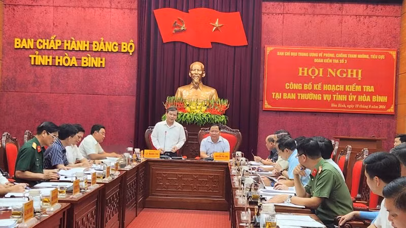 Đồng chí Lê Minh Trí phát biểu tại buổi làm việc.