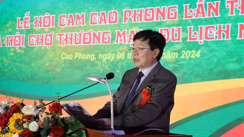 Phó Chủ tịch Ủy ban nhân dân tỉnh Hòa Bình Nguyễn Văn Chương phát biểu tại buổi khai mạc.