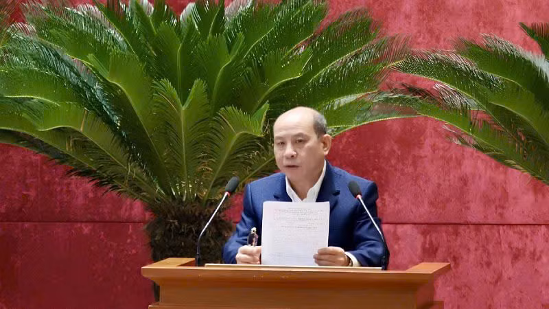 Đồng chí Bùi Đức Hinh phát biểu tại Hội nghị.