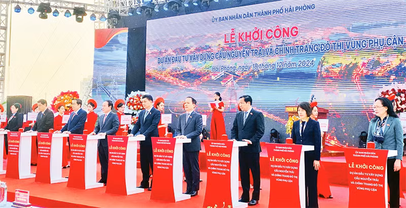 Lễ khởi công xây dựng cầu Nguyễn Trãi.