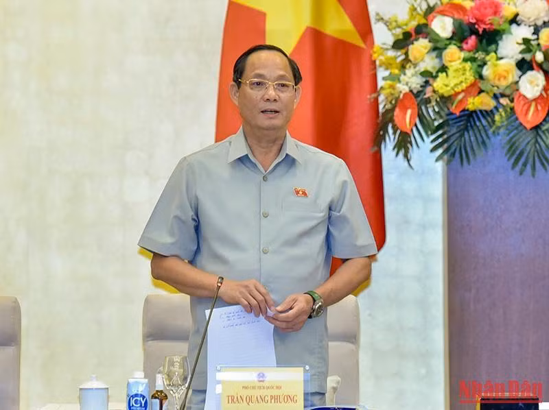 Phó Chủ tịch Quốc hội Trần Quang Phương, Trưởng đoàn giám sát phát biểu kết luận buổi làm việc. Phó Chủ tịch Quốc hội Trần Quang Phương, Trưởng đoàn giám sát phát biểu kết luận buổi làm việc.